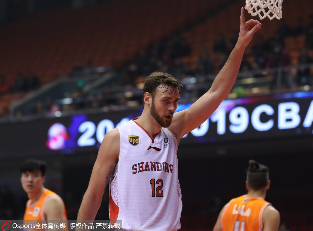 莫泰砍32+32创3纪录:仅次篮板神兽进双30俱乐部