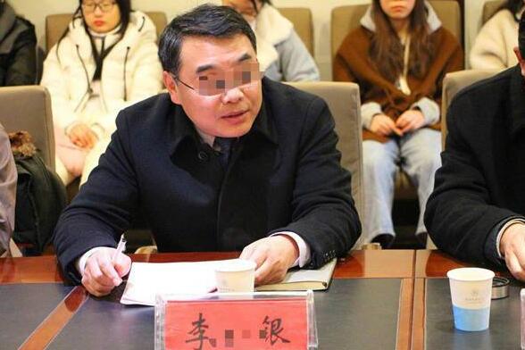 副校长出轨女生始末：女大学生自曝怀孕并流产 省纪委介入调查