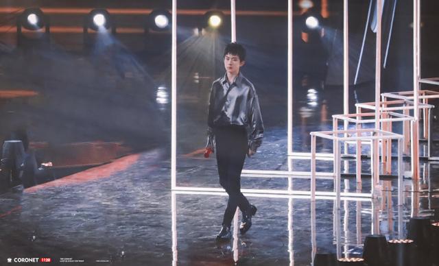 易烊千玺参加中戏期末考试，演完猴子又唱歌，同学给的评价好真实