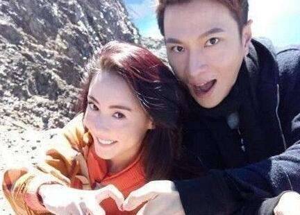 张柏芝绯闻男友晒抱娃照发文:超级奶爸