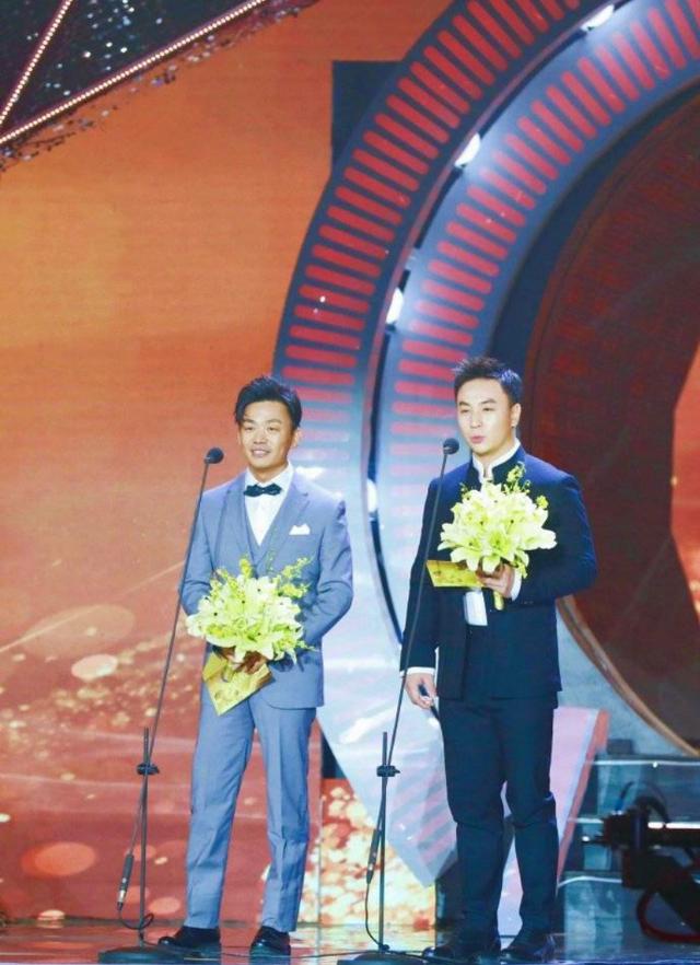 王宝强释小龙童年合影曝光 同为少林弟子谁更厉