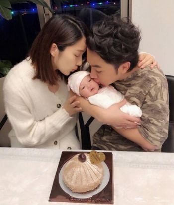 李亚男女儿正面照